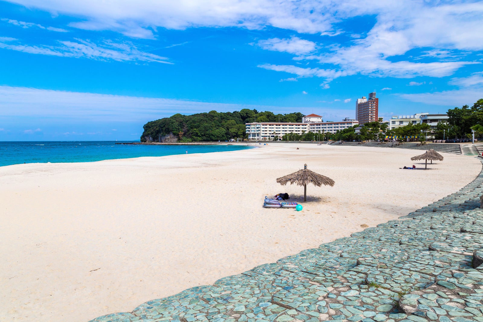 エメラルドの海へ！白浜海岸を遊び尽くす混雑回避と絶景の旅ガイド