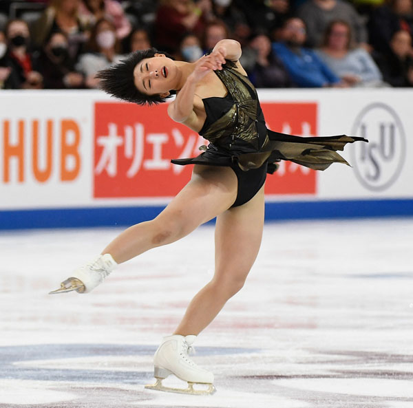 坂本花織の圧巻跳躍を支える臀部の筋肉美！世界を制する強靭な体幹