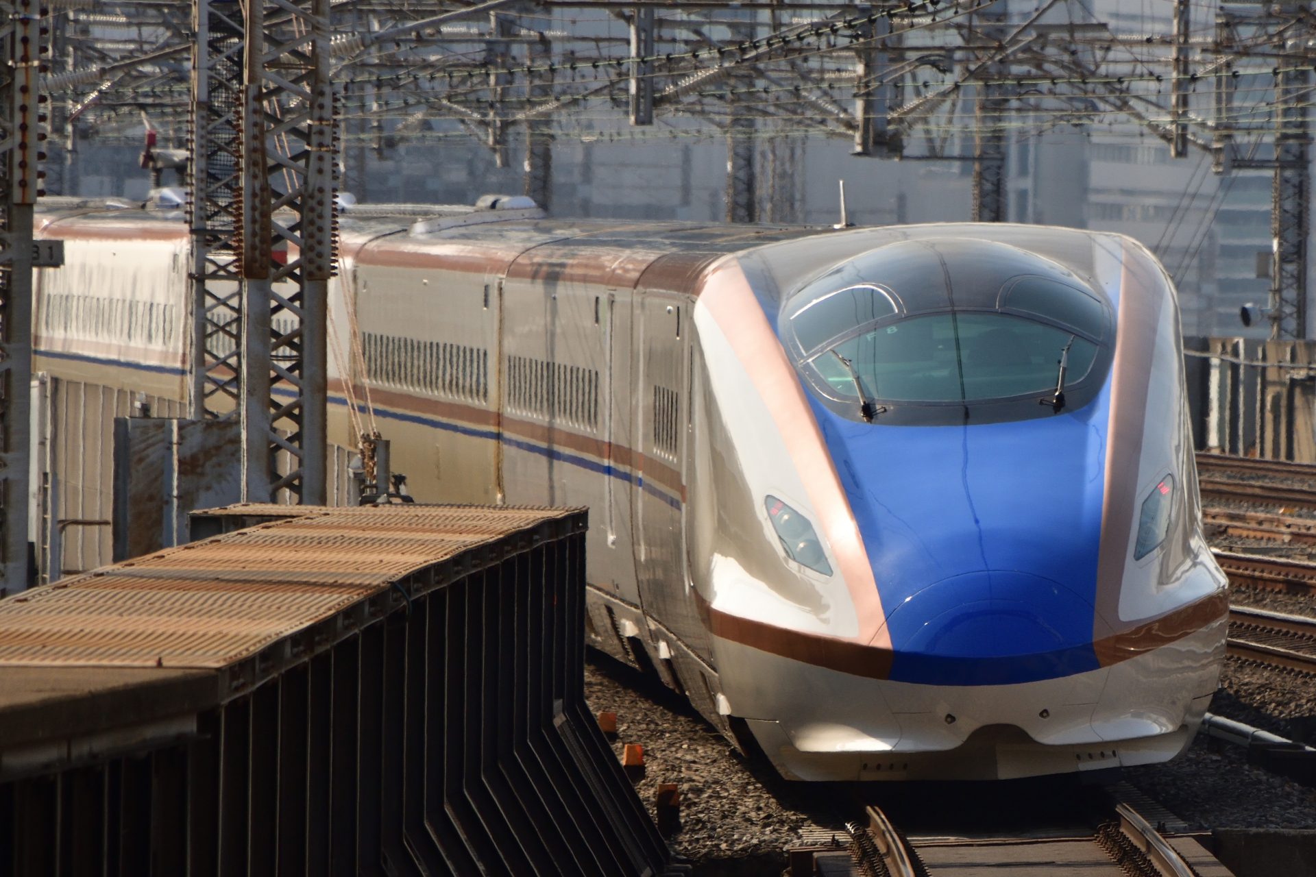 北陸新幹線「はくたか」「つるぎ」の違いは？停車駅・自由席・料金を比較