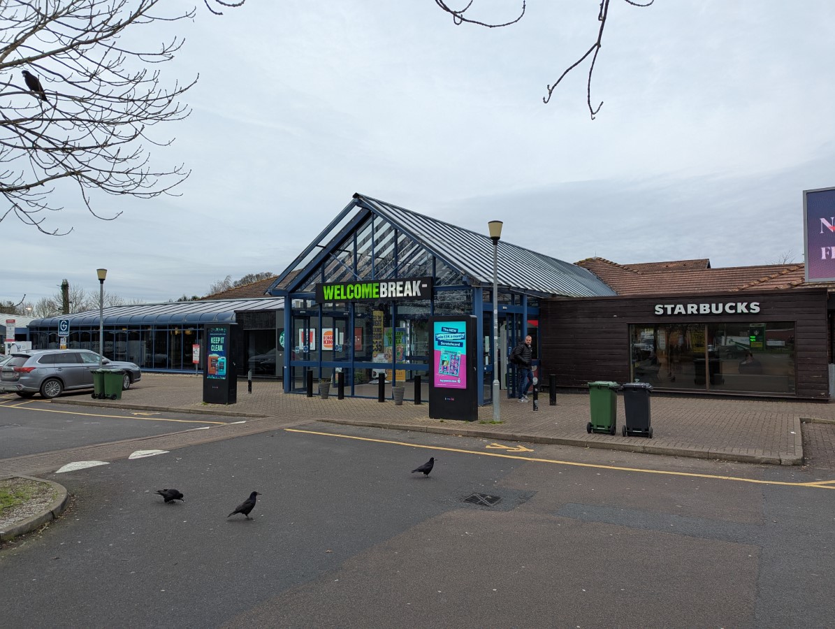 Welcome Break Warwick Southbound Services M40