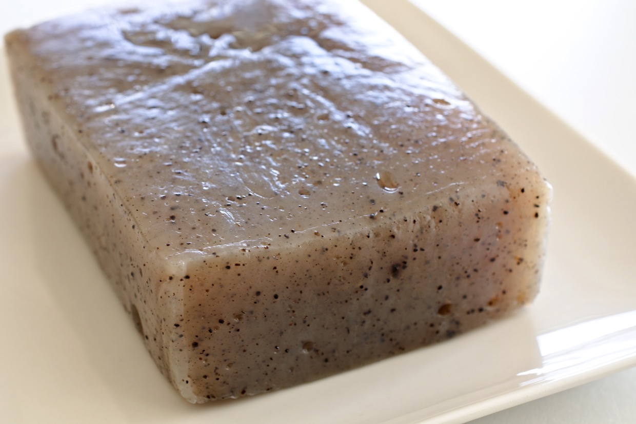 こんにゃくの下ゆでは必要か？臭み消しと味染みの科学と正しい茹で時間