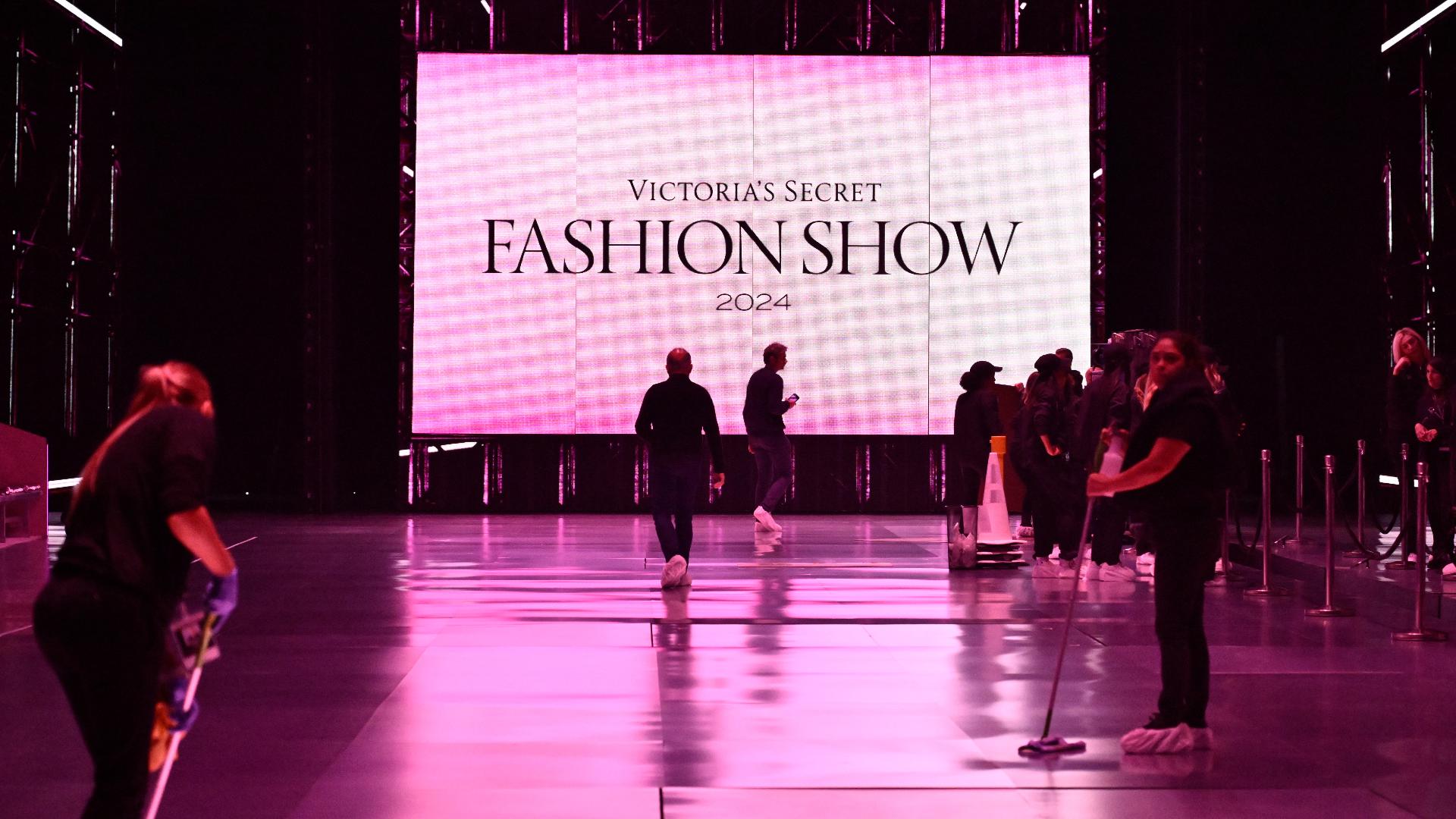 Victoria Secret Fashion Show What Time