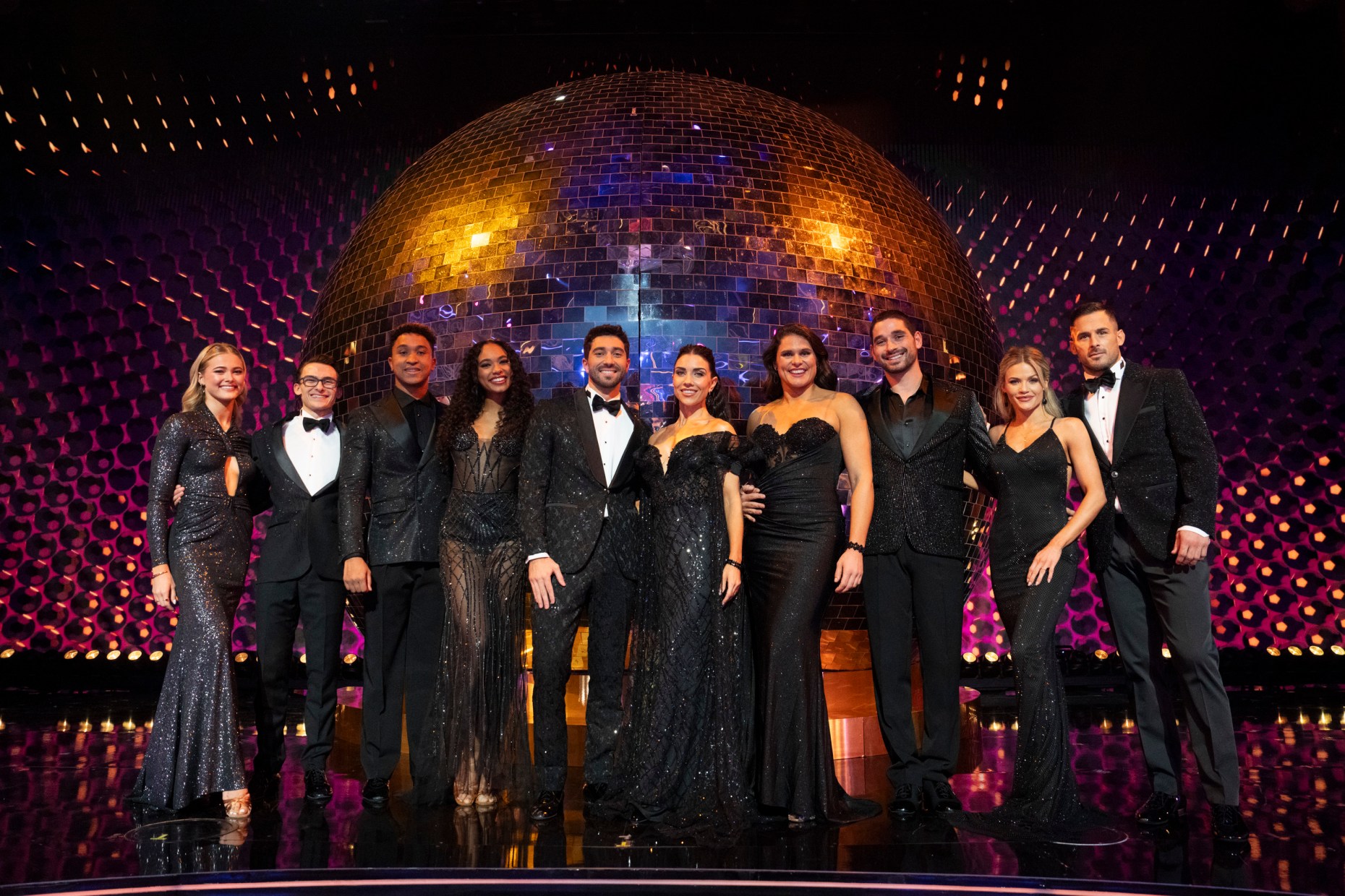 Julia Stiles Height, Bra Size, and Dwts Pairing 5.6 Former Dancer Ready for Mirrorball Trophy Challenge