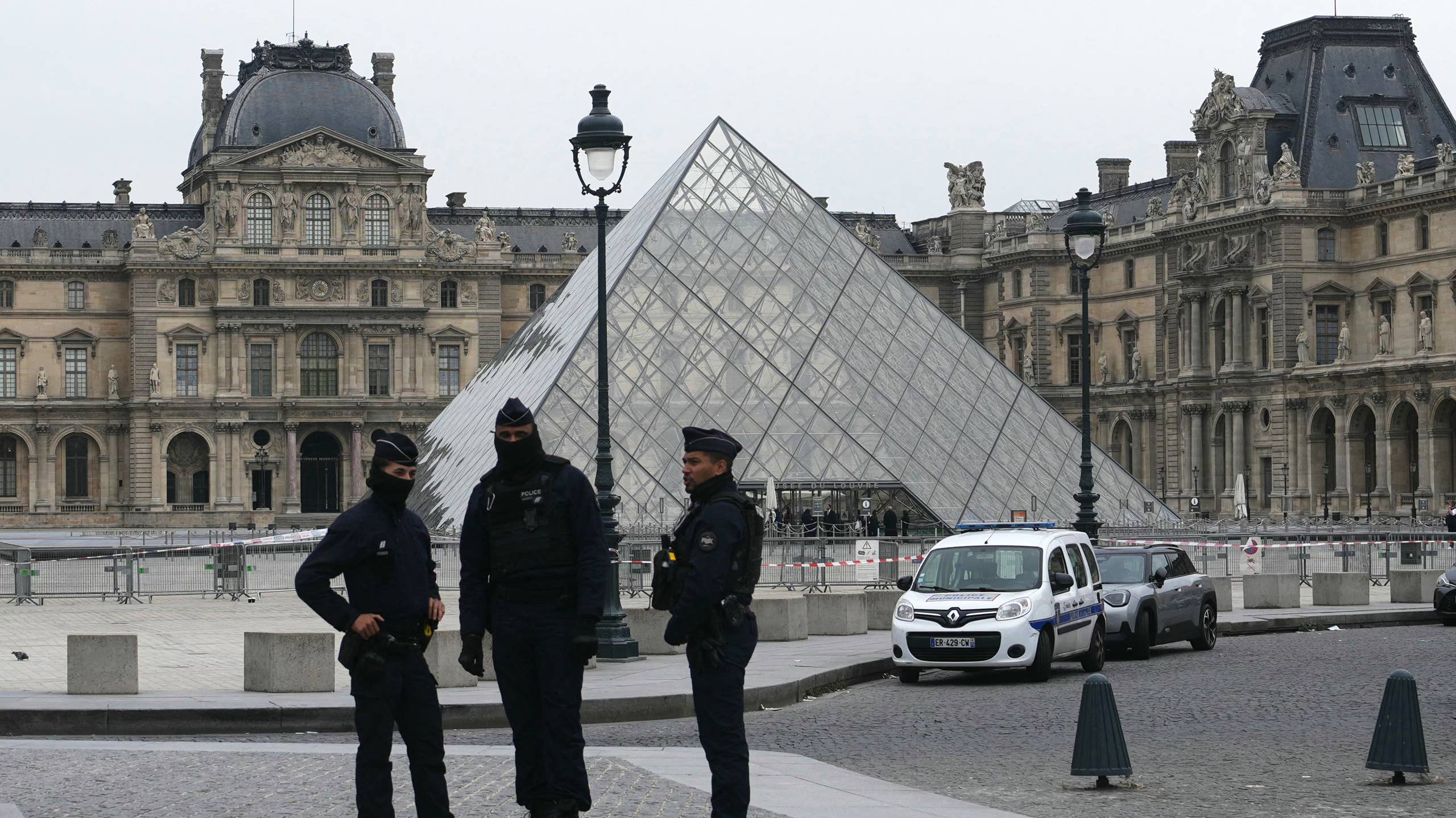 The Detective on the Louvre Case