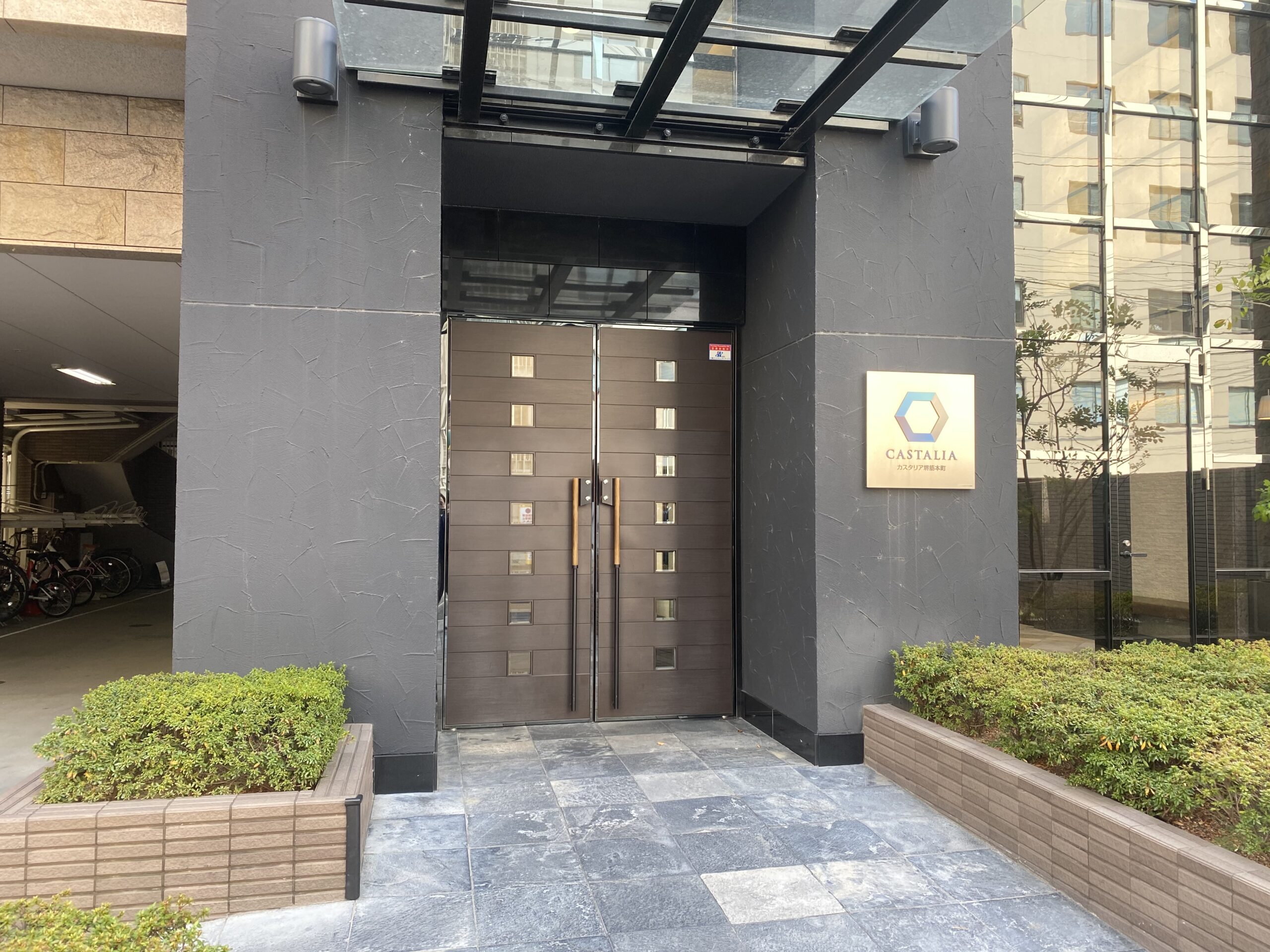 カスタリア堺筋本町の住み心地と評判を徹底検証！家賃相場と落とし穴