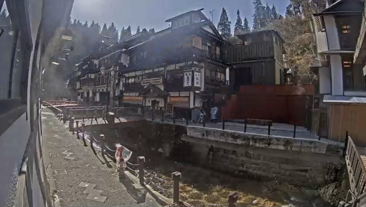 銀山温泉ライブカメラの積雪に驚愕！入場規制と映らない真相を追う