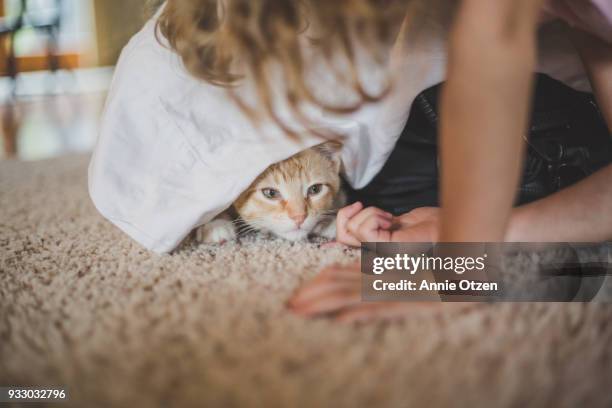 Internet Girl Website of Cat Scratching
