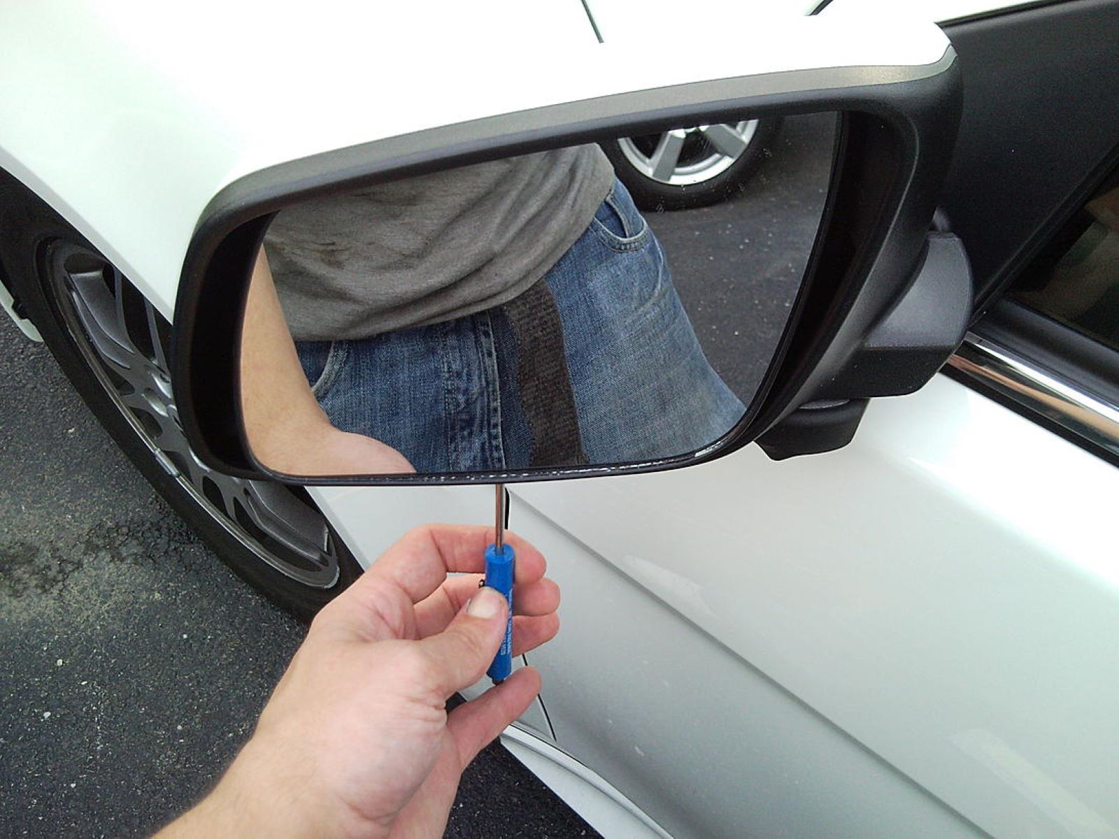 How to Change a Passenger Side Mirror