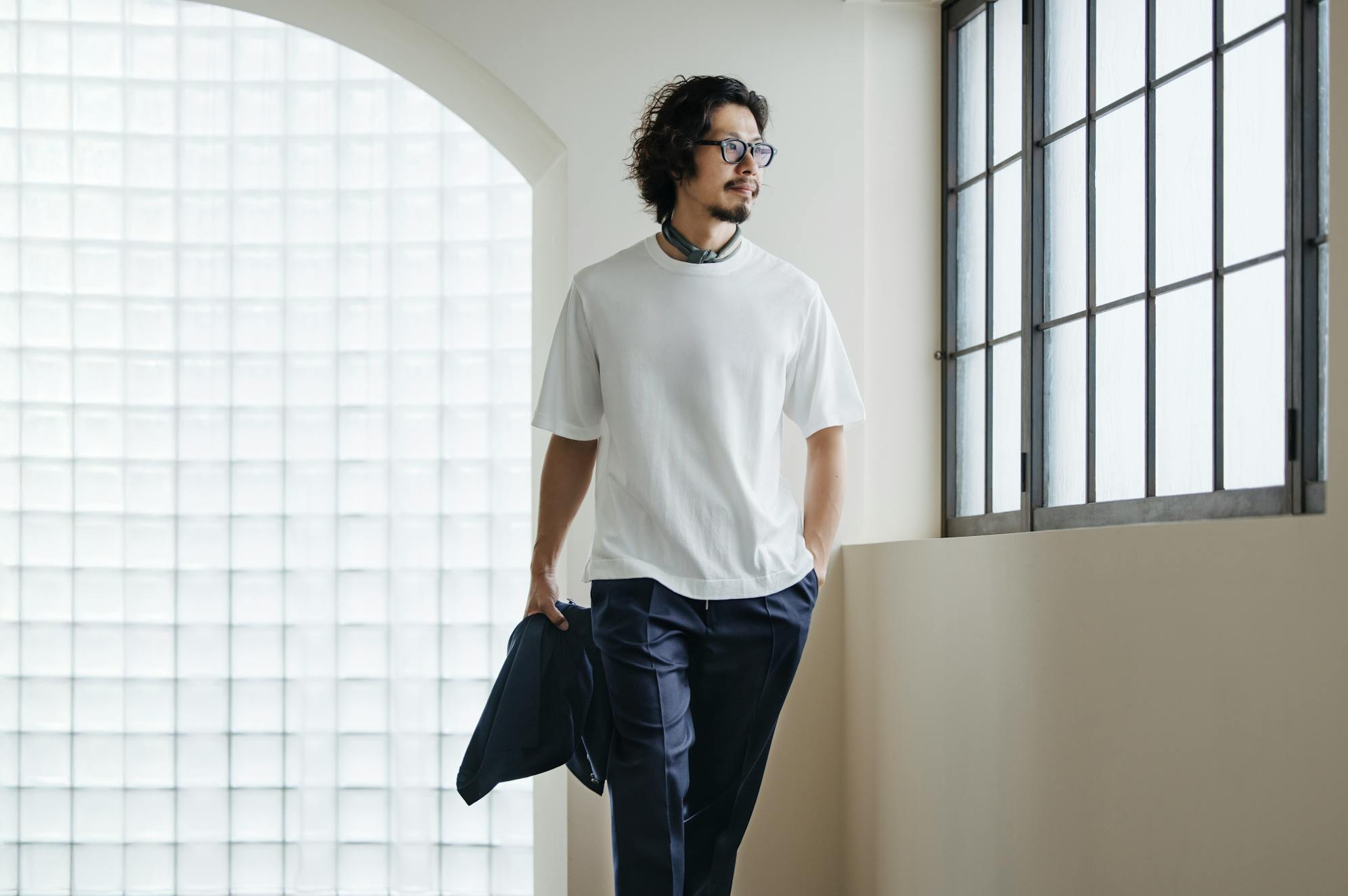 なぜ「だらしない」？ビジカジTシャツの正解と2026年最新着こなし術