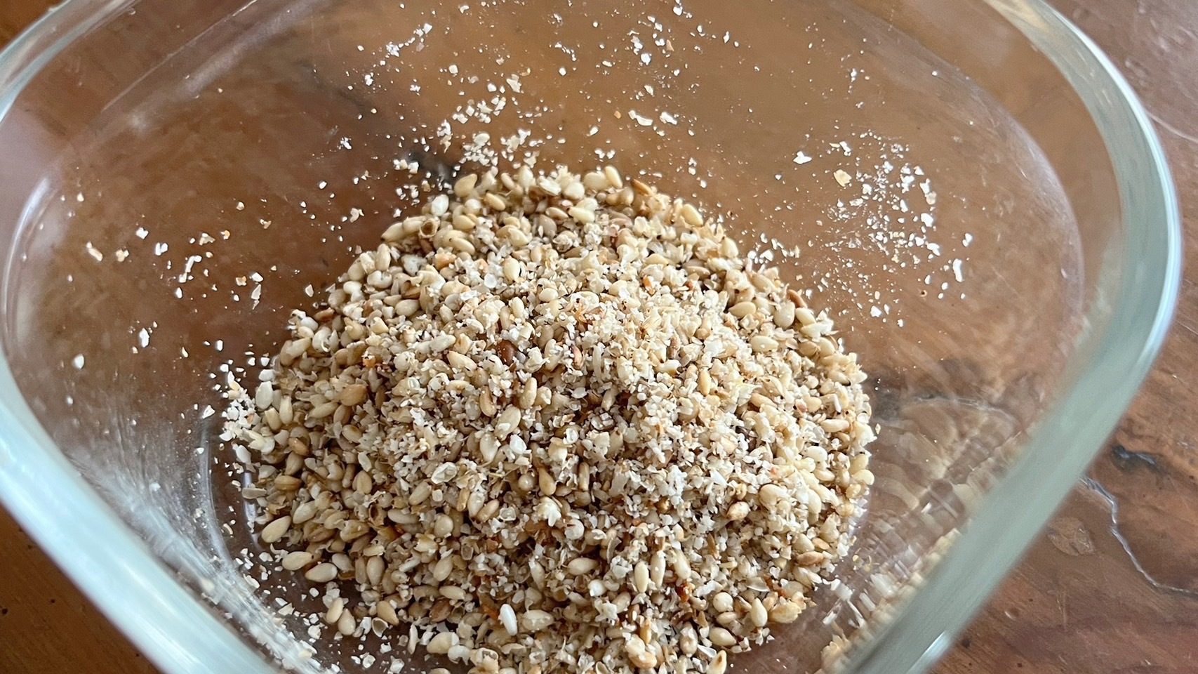 ごまをすり鉢なしでする裏ワザ！家にある道具で飛び散らず劇的時短