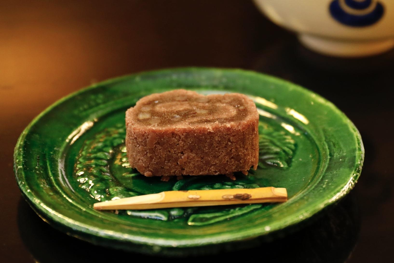 俵屋吉富の銘菓「雲龍」の魅力と評判｜日持ち・店舗・限定品まで徹底解説