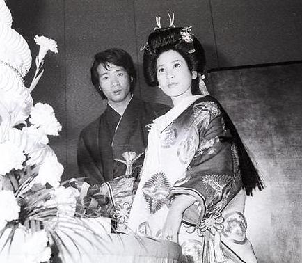 「怨歌」の深淵から世界のポップスへ――藤圭子と宇多田ヒカル、母娘の歌声が今ふたたび時代を揺さぶる理由