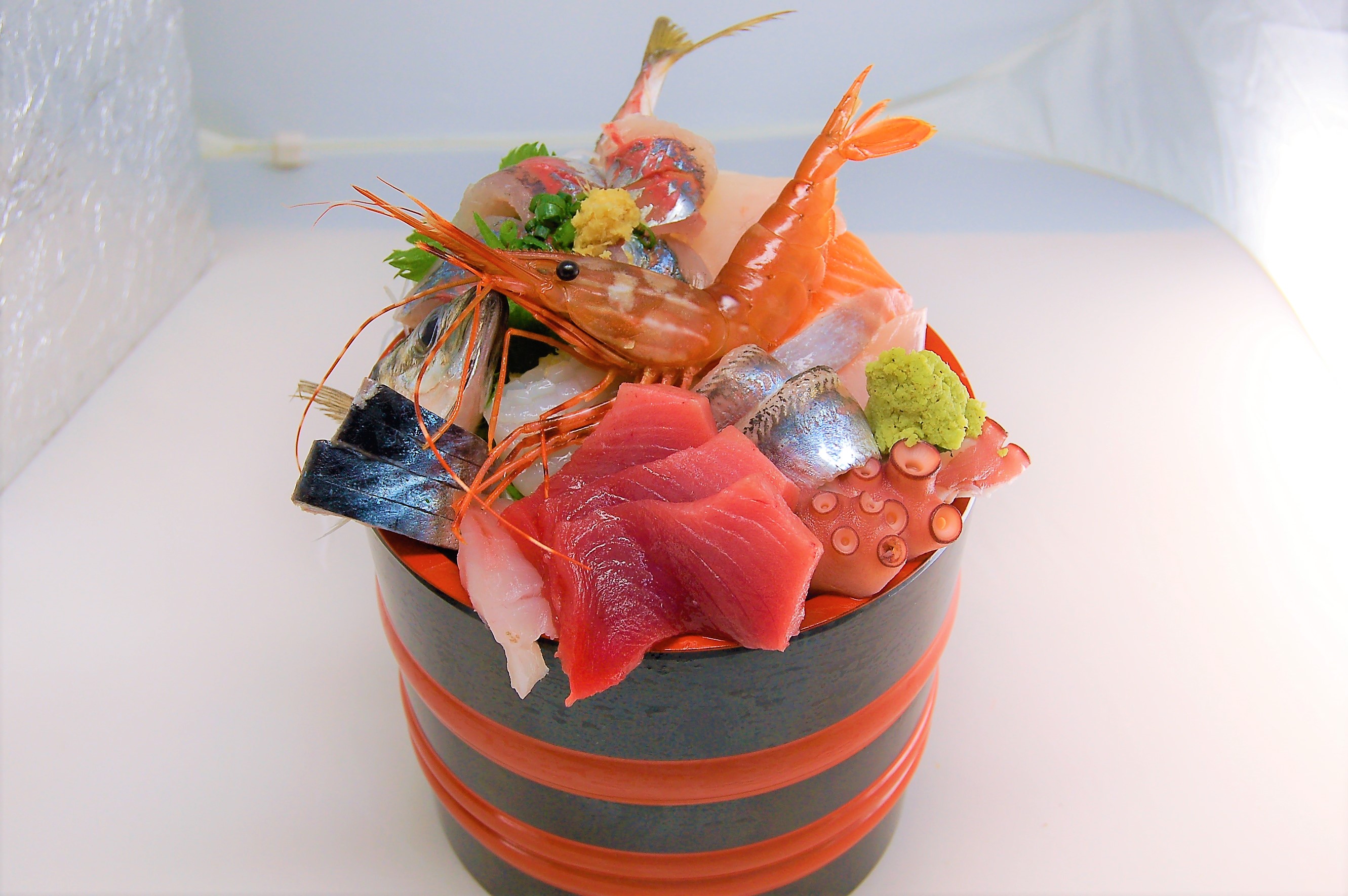 タカマル鮮魚店の爆盛りランチの真相！2026年の評判と混雑攻略