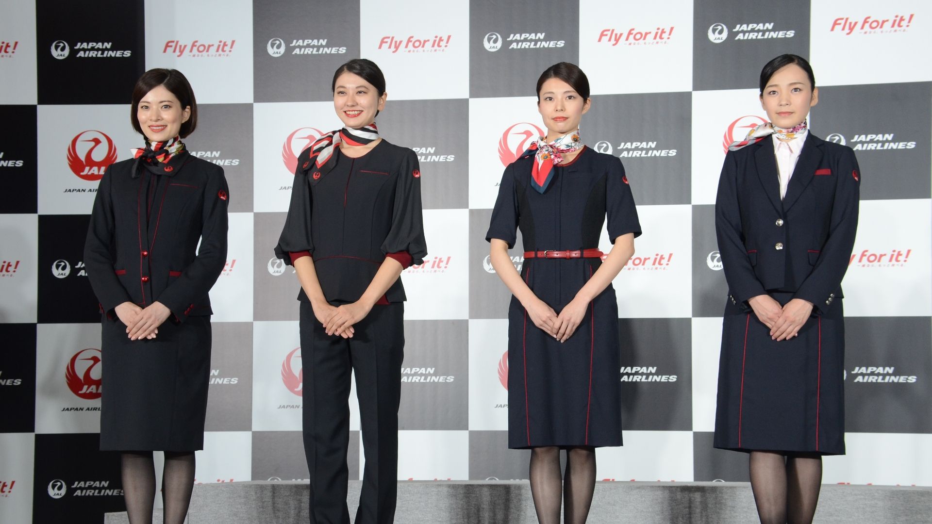 Jal現行制服の真相！初パンツ導入やデザイナー、現場の評判を徹底解説