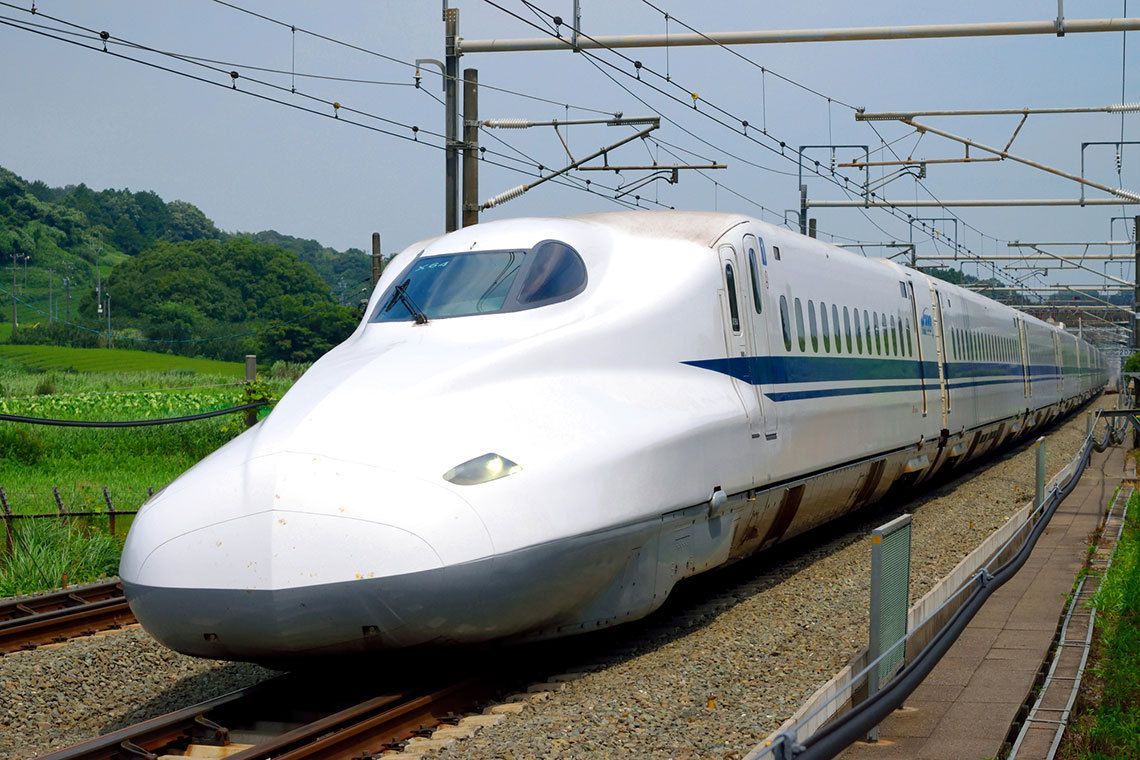 新幹線の「一番前の席」は本当に快適？2026年の最新乗車ハックと知られざる落とし穴