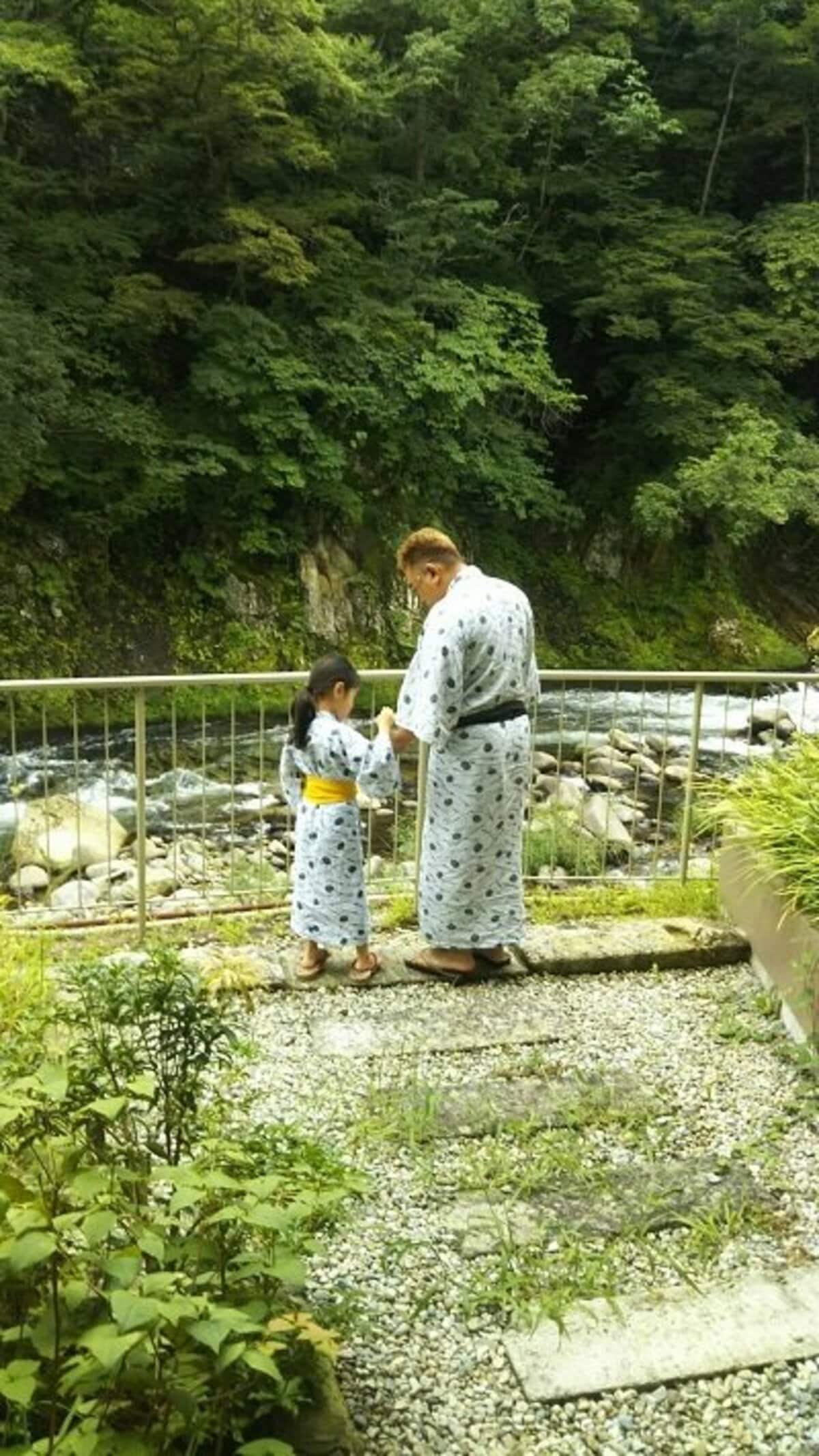 サンドウィッチマン伊達の子供は何人？娘の年齢や学校・溺愛素顔を追う