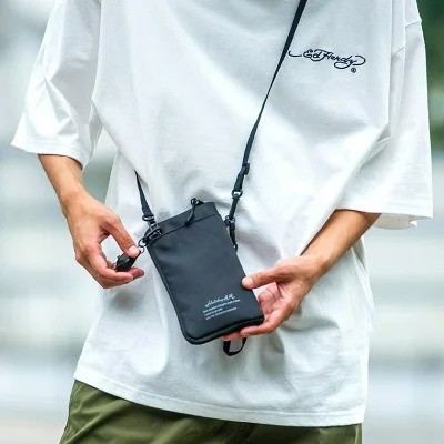 2026年ストリートを席巻する「自作スマホショルダー」の熱狂。自分だけのギアを作るパラコードカスタム最前線
