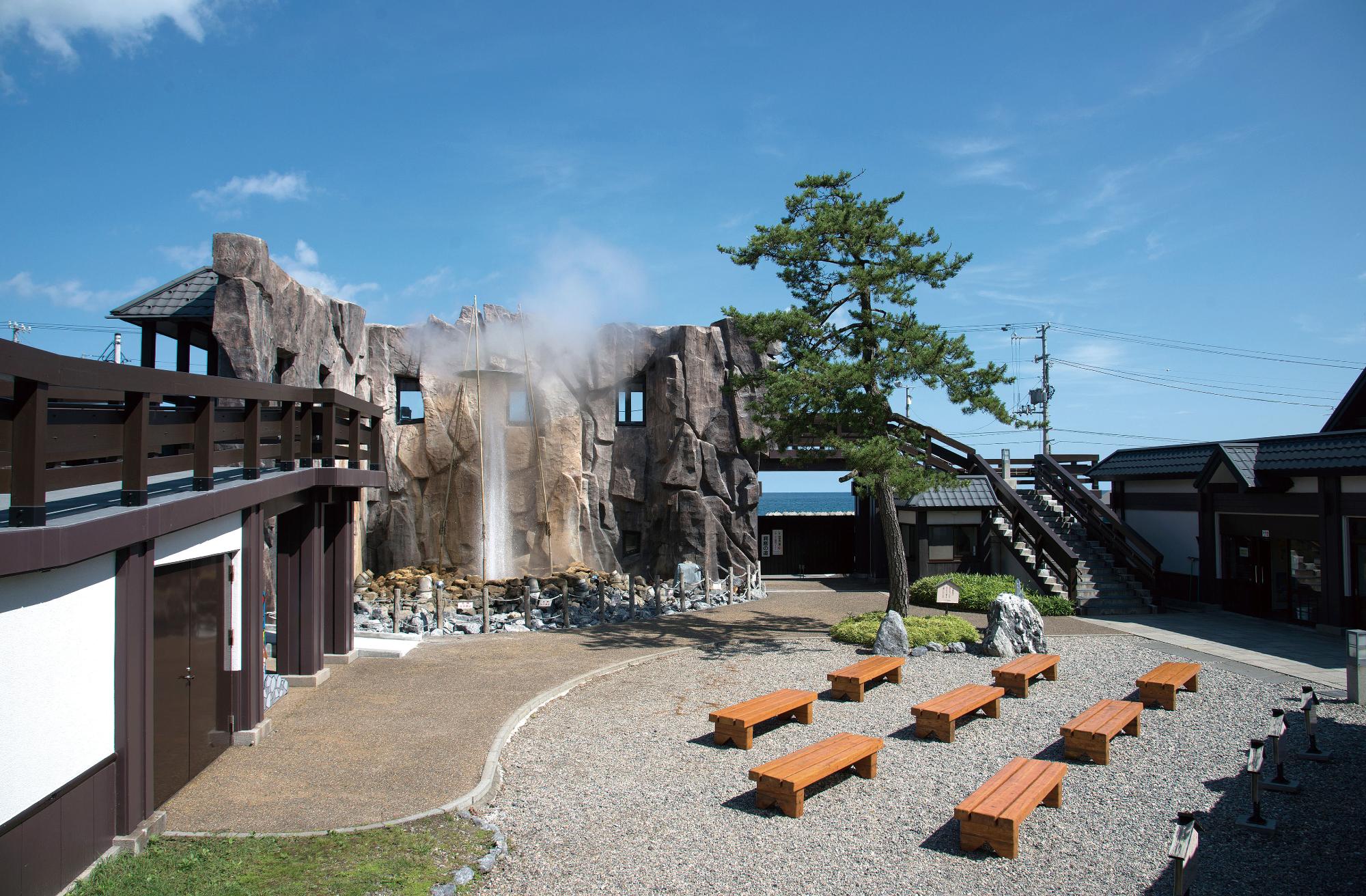 噴泉の迫力と温泉蒸し料理！鹿部町が誇る感動のドライブスポット