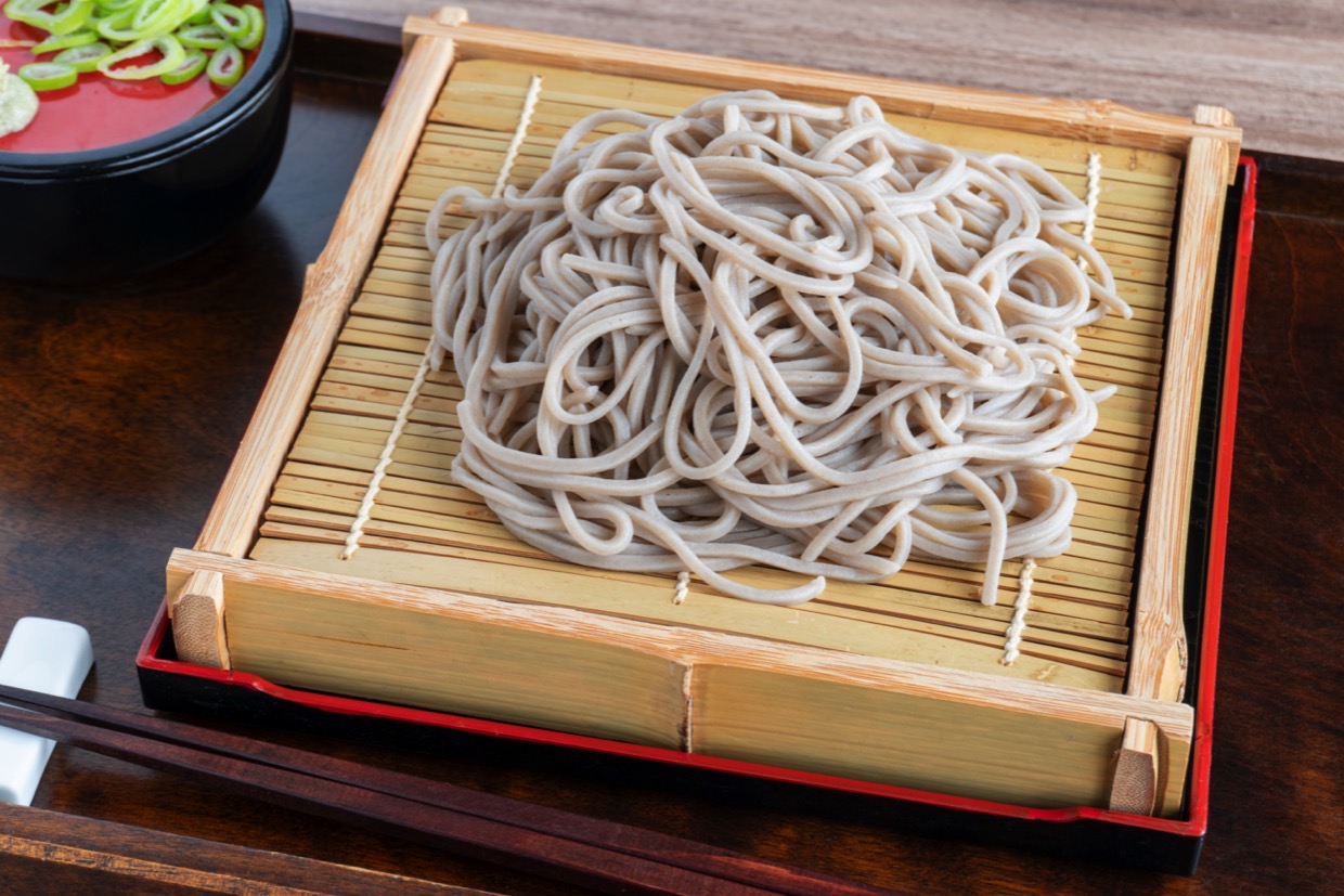 せいろとざるの違いとは？蕎麦の歴史と調理器具の決定的な差を徹底解説