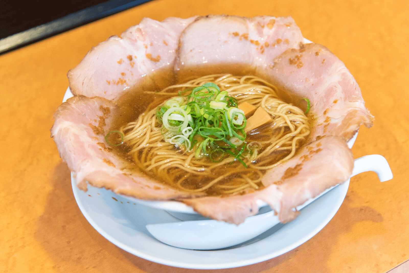 現在地周辺の最強ラーメン発掘！深夜営業や穴場名店の選び方