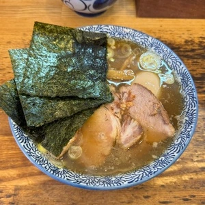 2026年最新｜埼玉・日高の名店「とんちぼ」が今、世界から注目される理由。行列の先にある“煮干し極限スープ”の真実