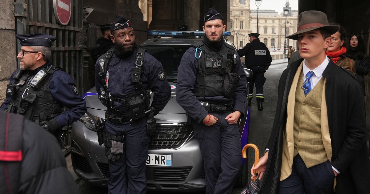 Detective for the Louvre