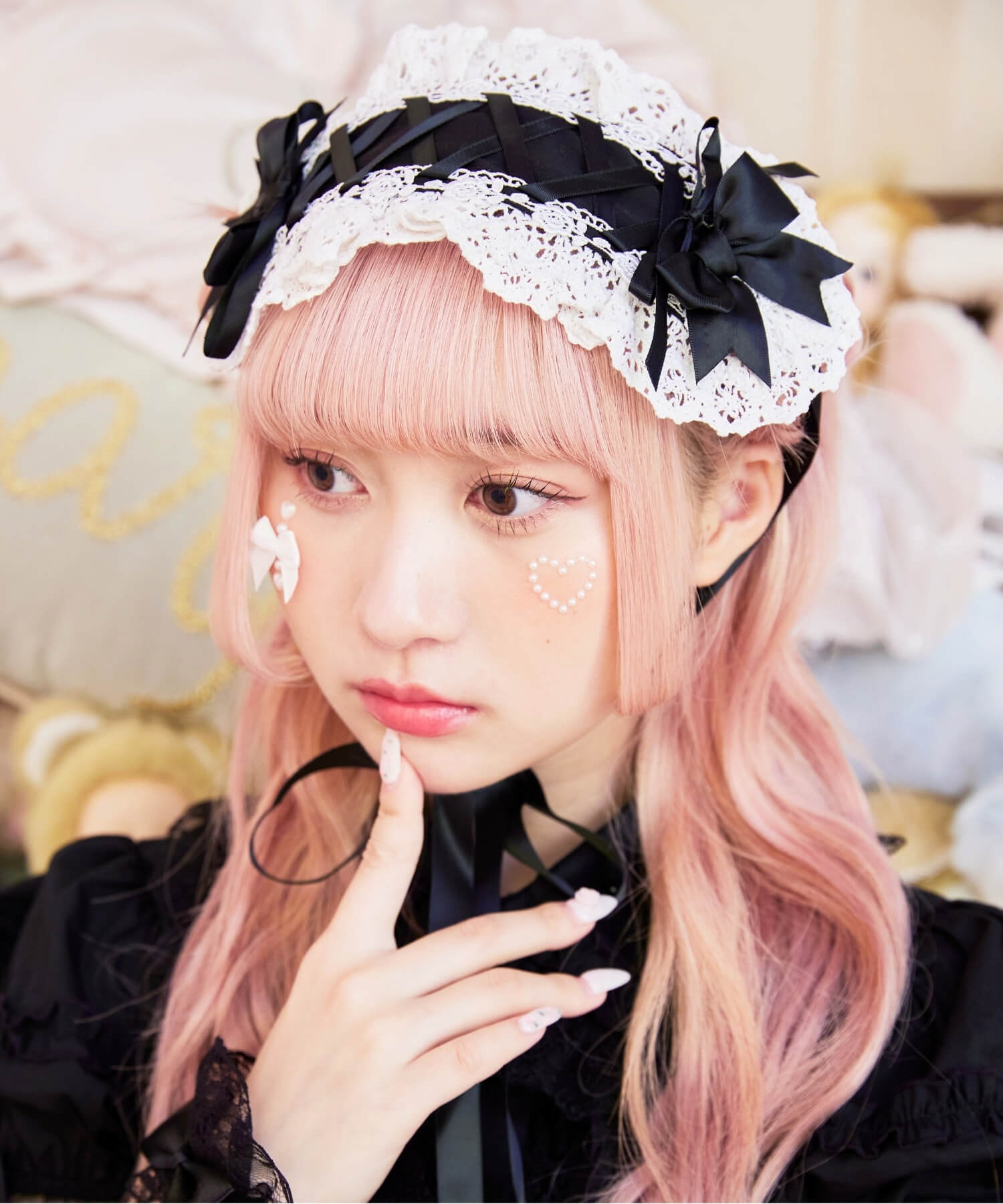 ヘッドドレスとは？ティアラとの違いや人気種類・選び方を徹底解説
