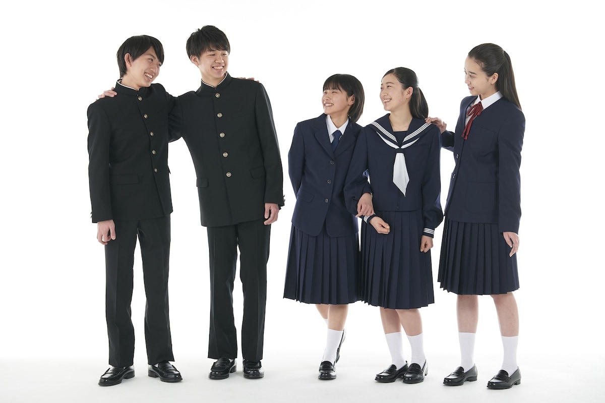 セーラー服とブレザーの違いとは？激減の真相と2026年最新制服事情