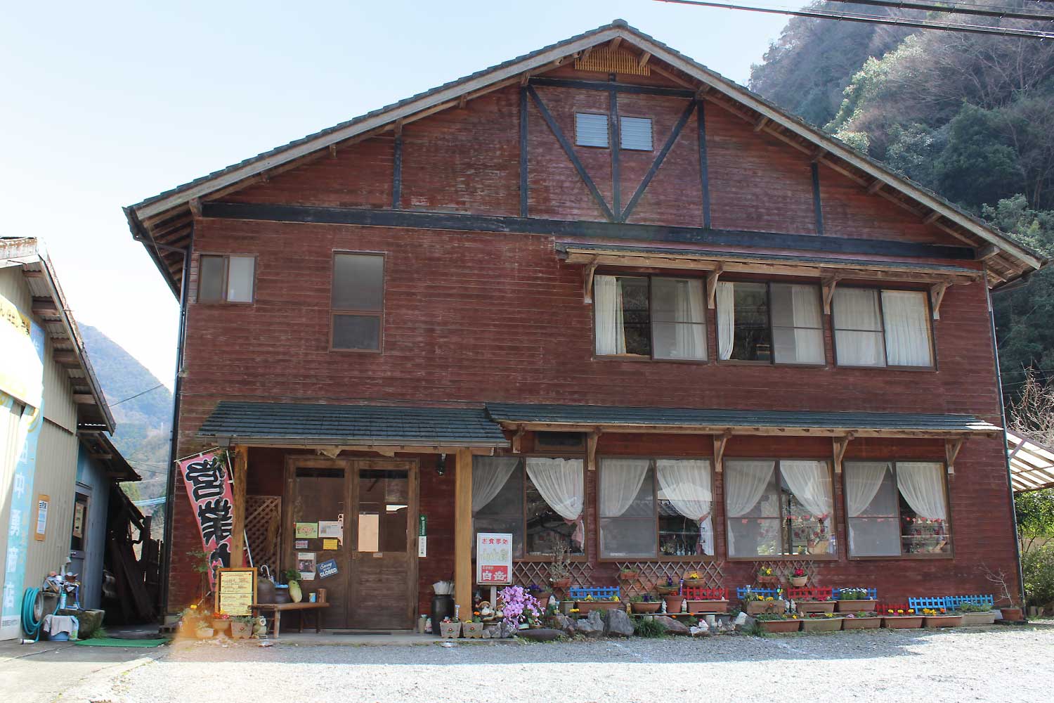 ロッジと山小屋は何が違う？宿泊設備や料金相場・最新マナーを徹底比較
