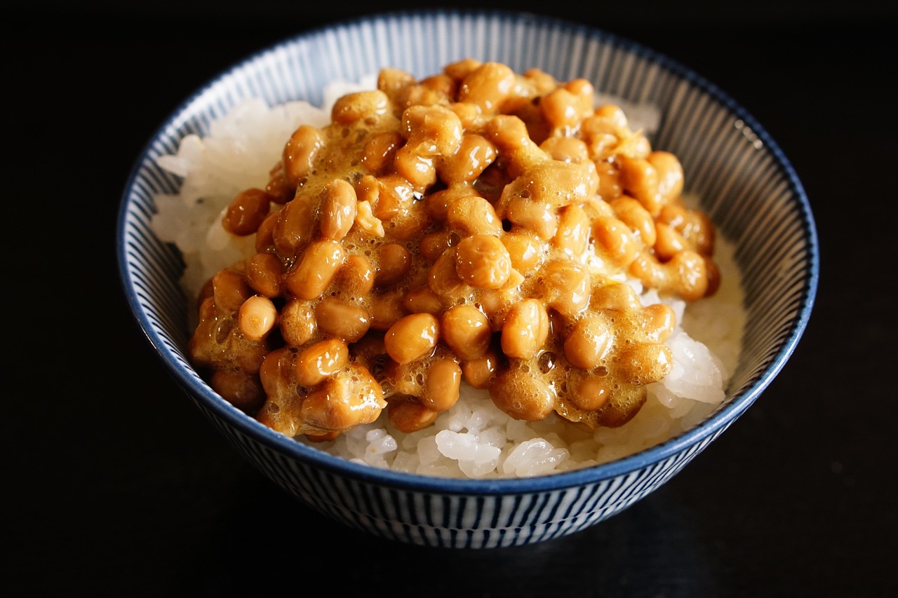 朝納豆の衝撃！栄養を激減させる危険な食べ合わせと正しい腸活術