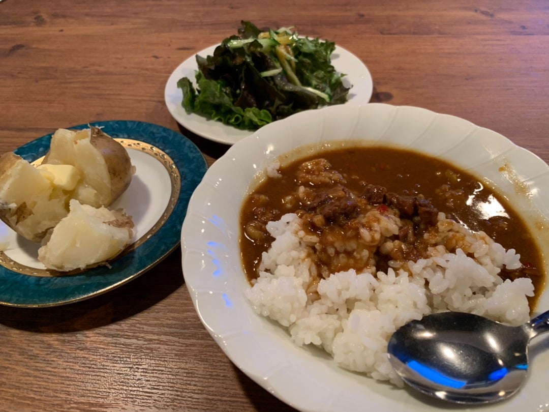 仲本工事氏の面影宿る純歌カレー！秘伝スパイスと隠し味の激ウマ噂