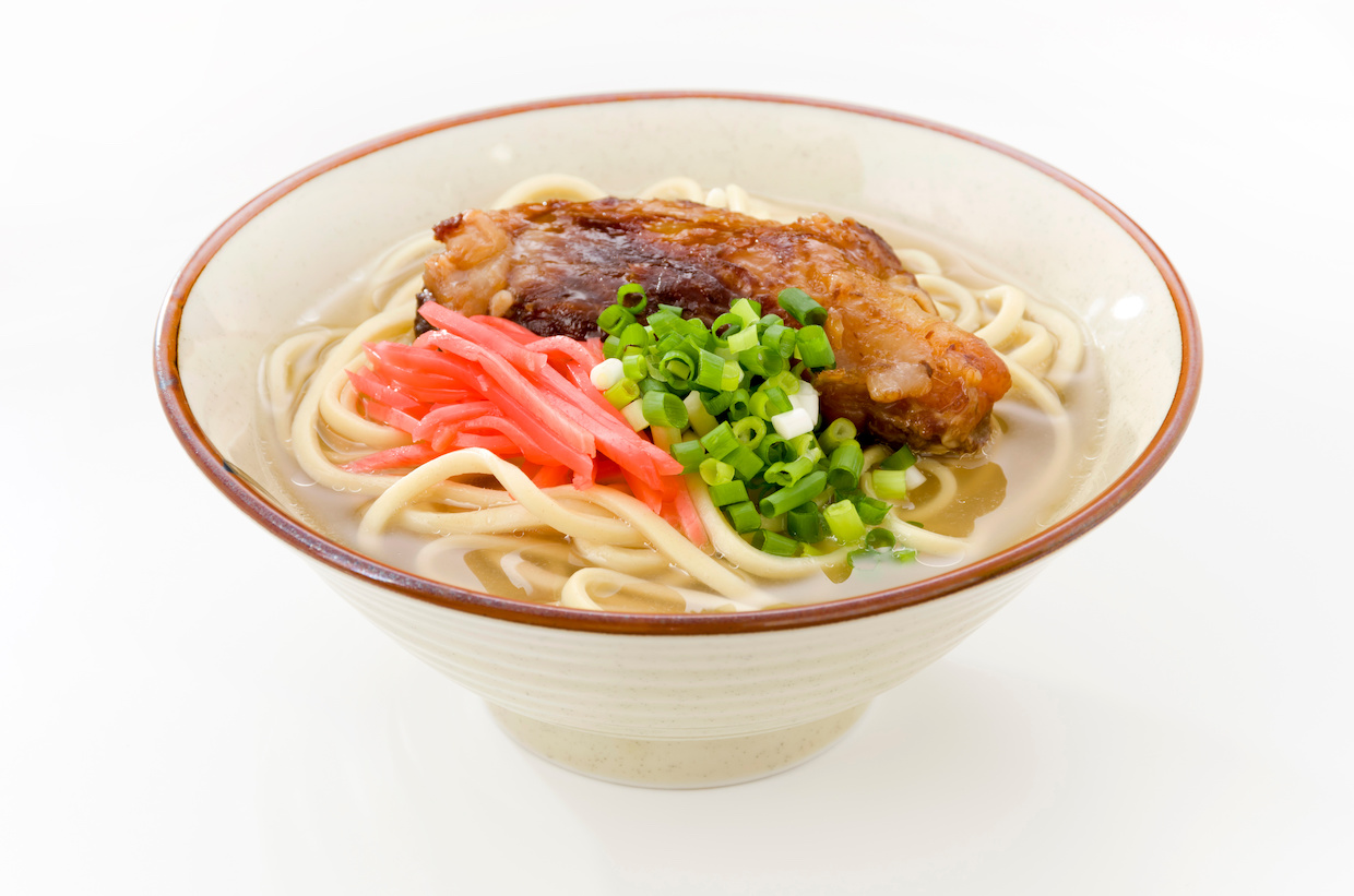 沖縄そばとソーキそばの違いとは？肉の部位と歴史の真実を徹底解説