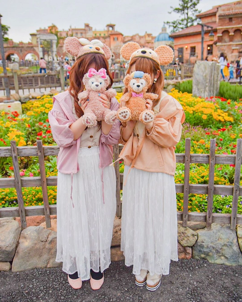 10月ディズニー服装の正解とは？寒暖差と海風を制する最新対策2026