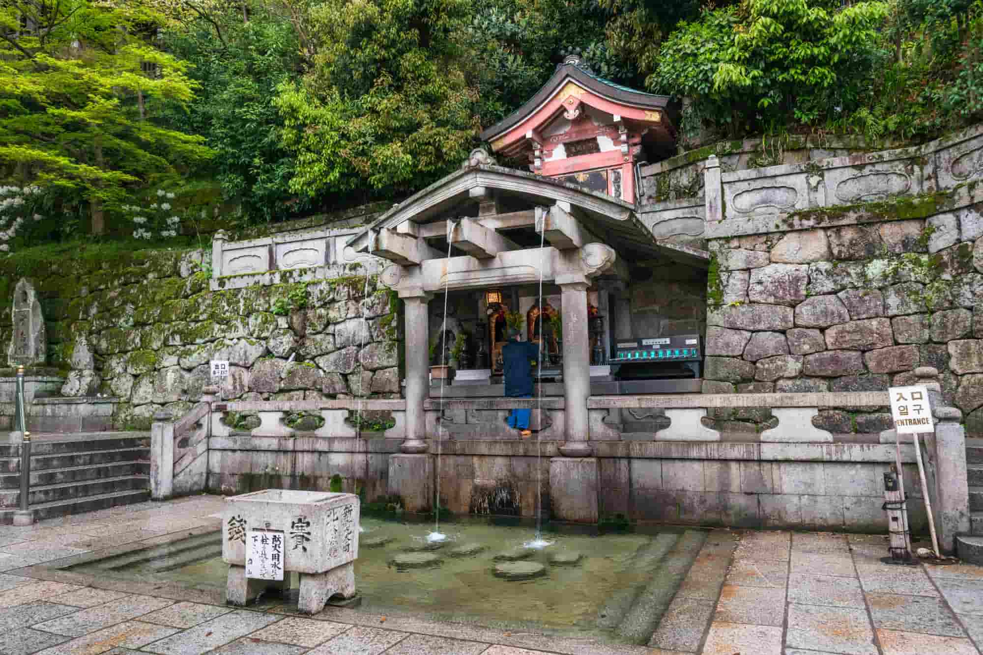 清水寺・音羽の滝のご利益と作法｜3本の水を全部飲むと無効になる真相
