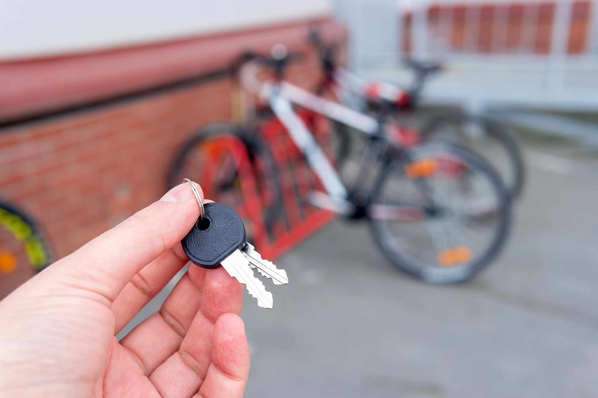 自転車の鍵を紛失した時の緊急開錠法と費用相場｜2026年最新対処術