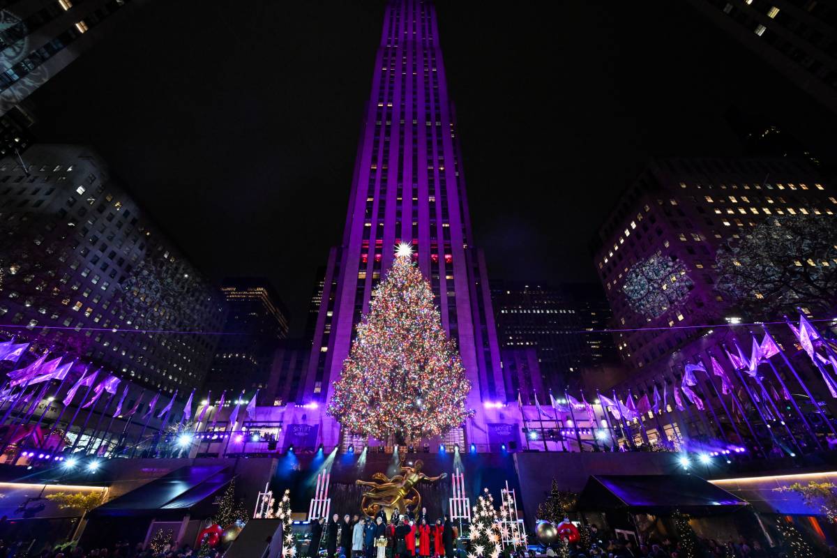 When Does the Rockefeller Tree Come Down 2026