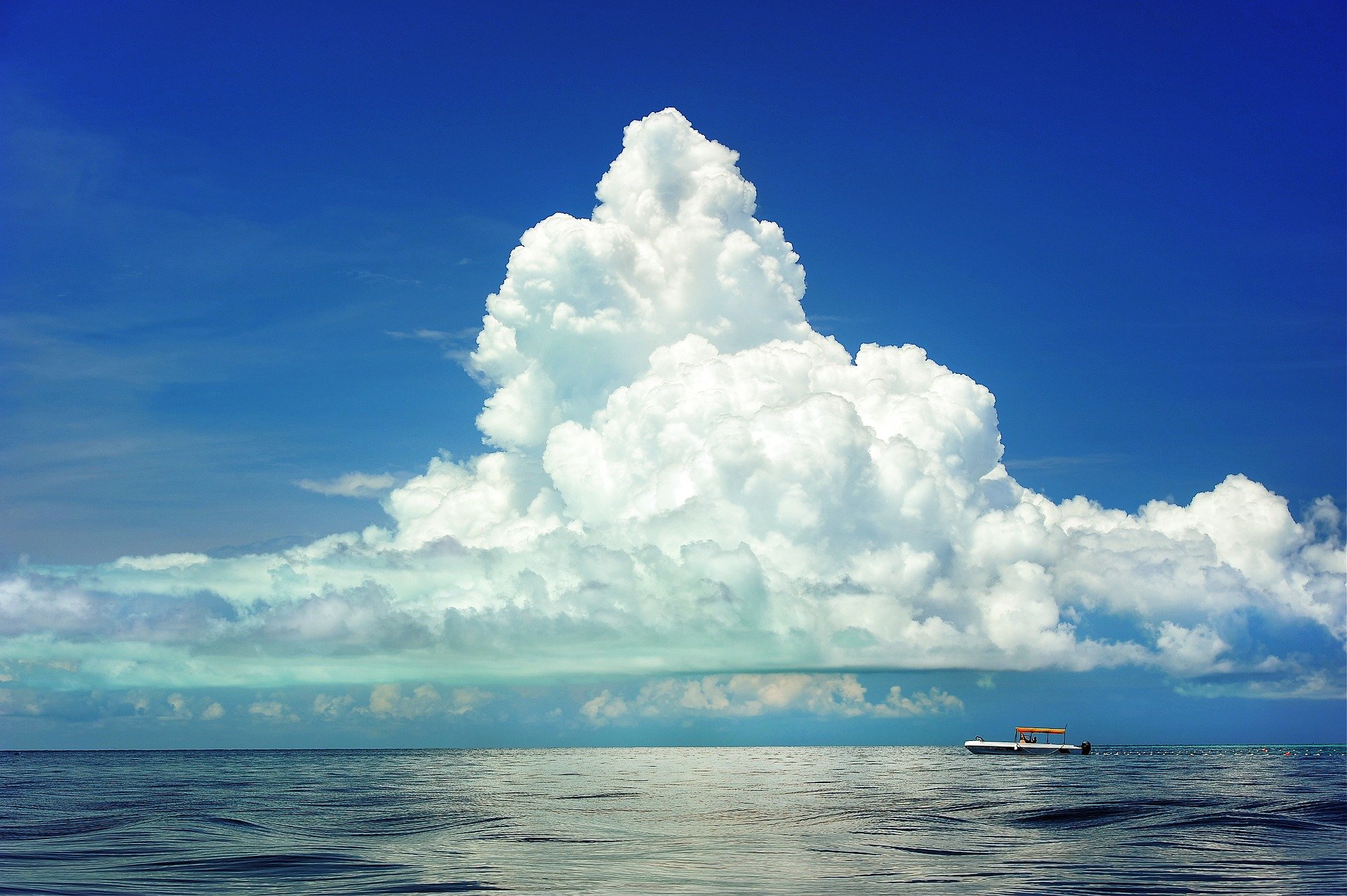 夏の雲の種類と見分け方！入道雲と積乱雲の違いやゲリラ豪雨の前兆を徹底解説