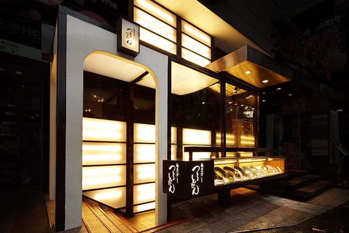 つるとんたん新宿店の行列回避術！歌舞伎町の夜を彩る限定の一杯