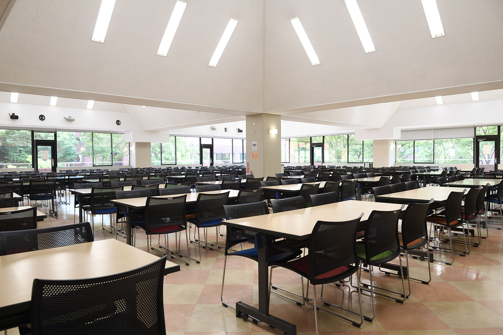 文教大学の学食は一般利用可能？全3校舎の値段と評判を調査