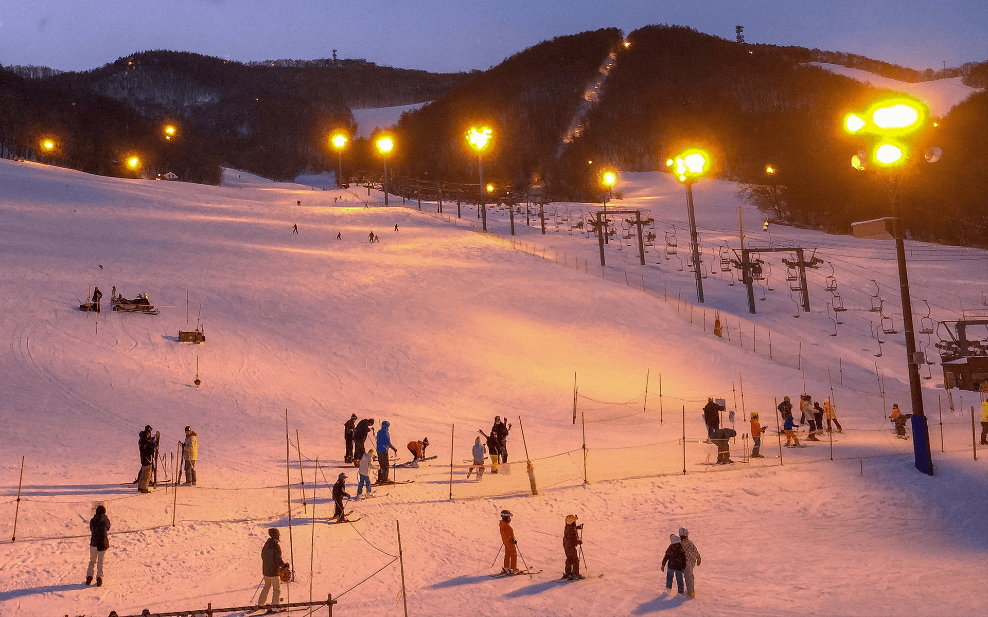 藻岩山スキー場がスノボ禁止を貫く真因｜2026最新料金と夜景ナイター