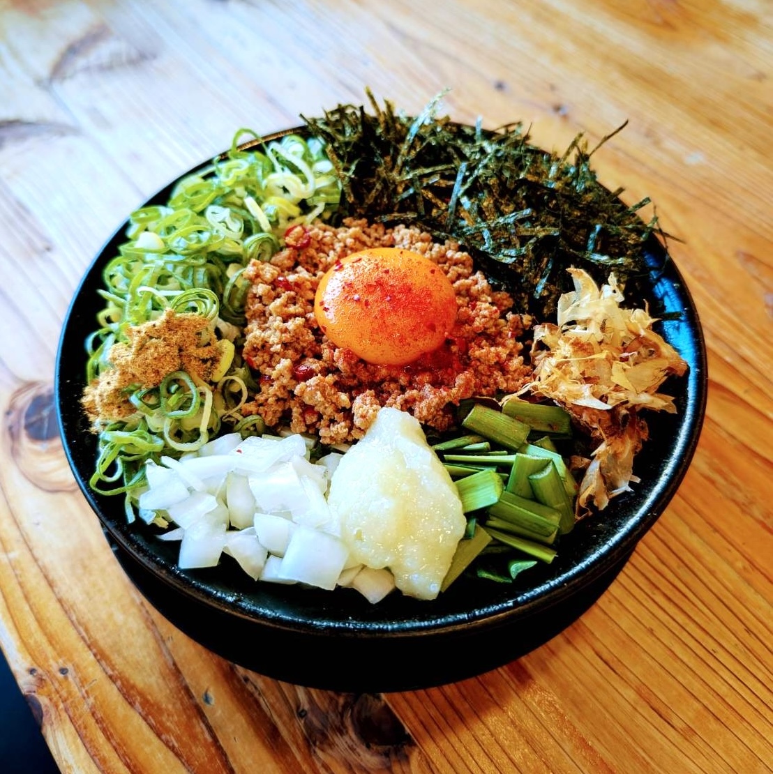 行列が途絶えない「麺屋いち源」！極上スープの秘密と看板メニュー