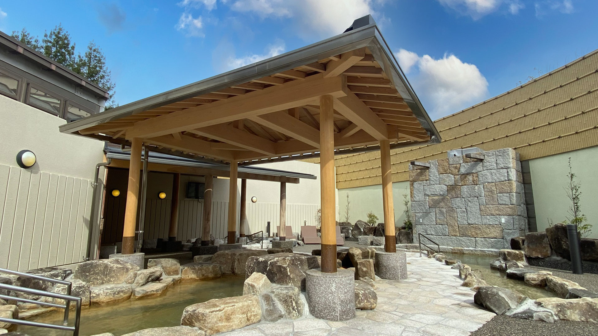【2026年最新】奈良の隠れ名湯「かもきみの湯」が今、大人の週末リセット旅で選ばれる理由