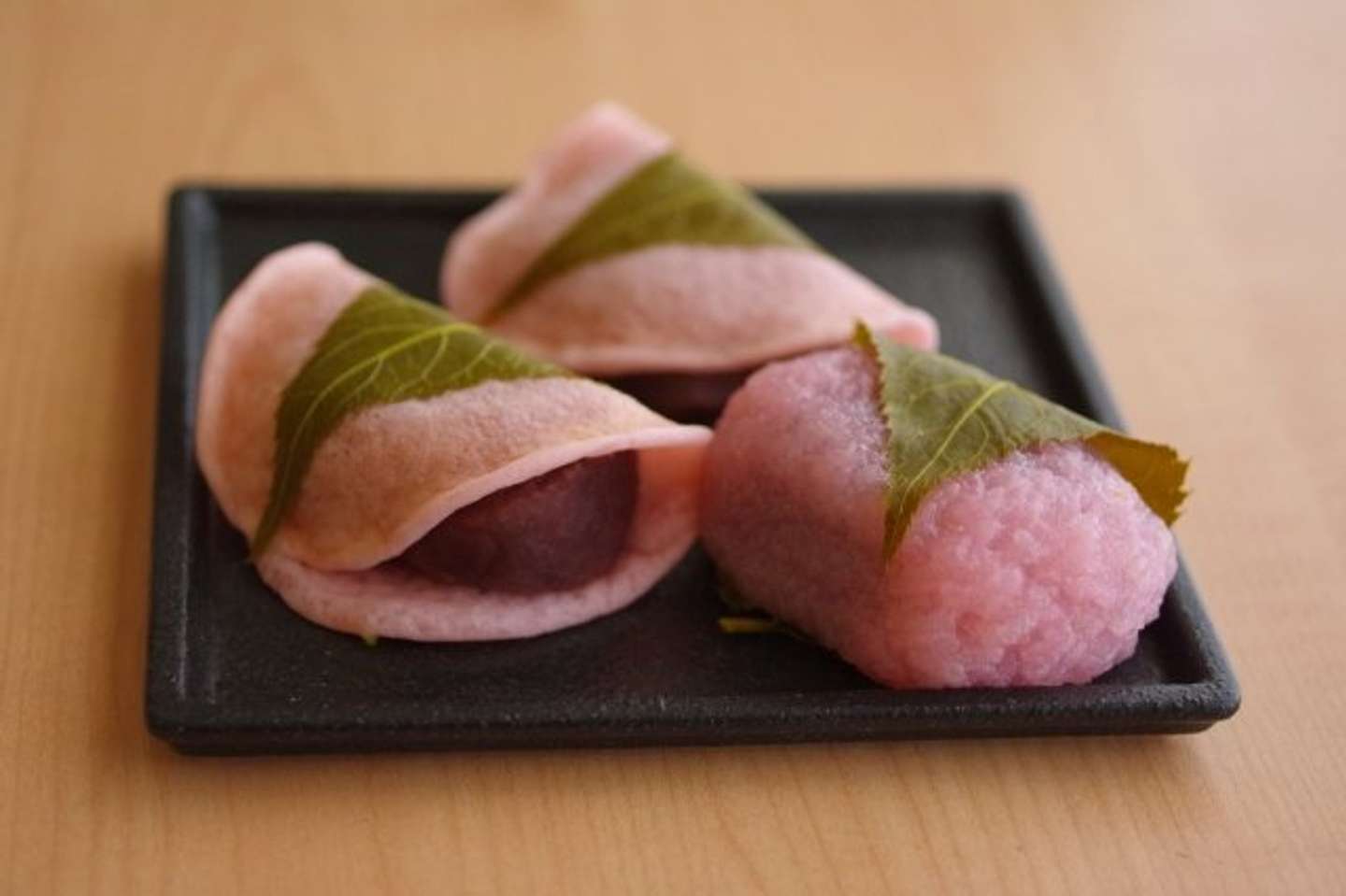 桜餅の葉っぱは食べるのが正解？和菓子職人が明かす真相とマナー徹底解説