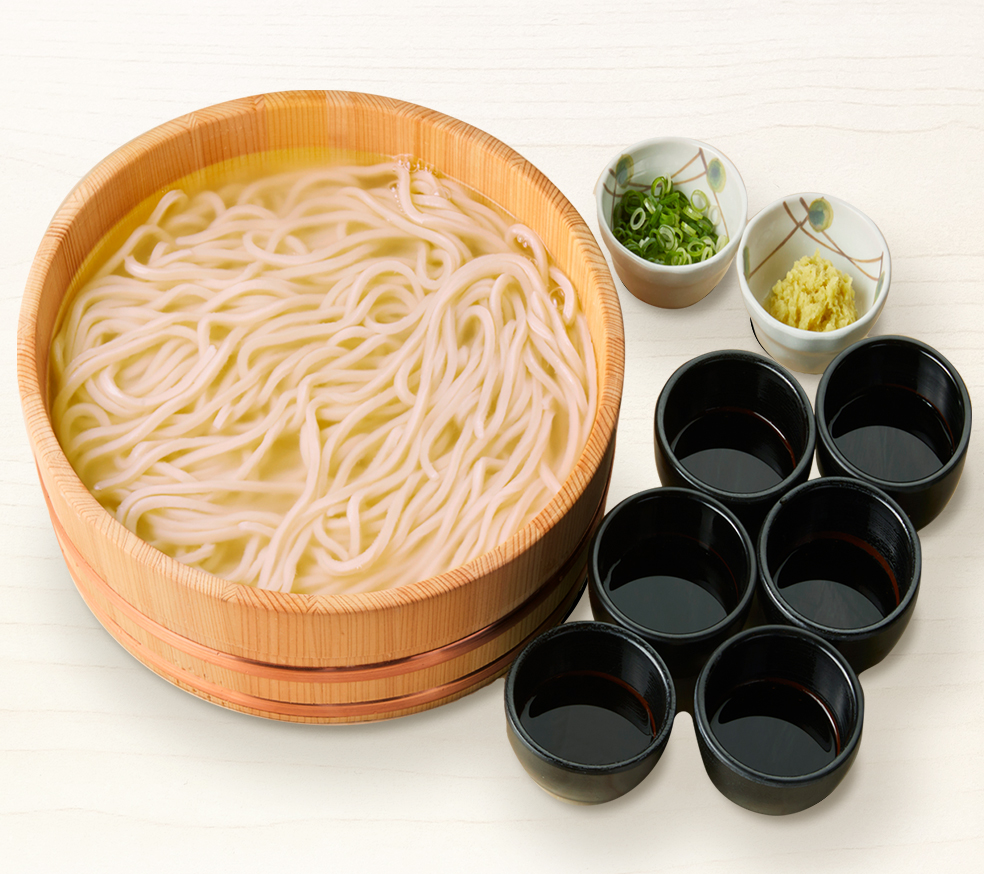 巨大桶に6玉！丸亀製麺「家族うどん」の注文法と裏ワザを大解剖