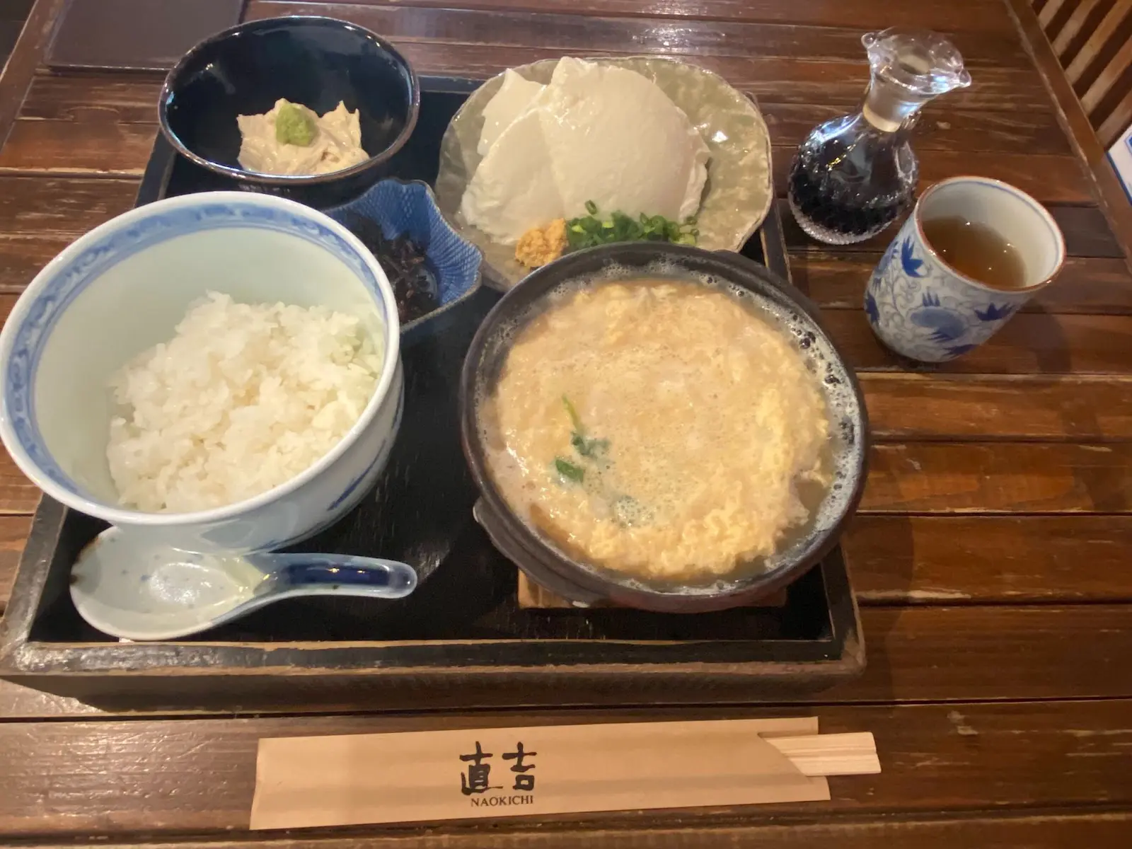 箱根名物「湯葉丼」なぜ大行列？直吉の出汁の秘密と混雑回避術