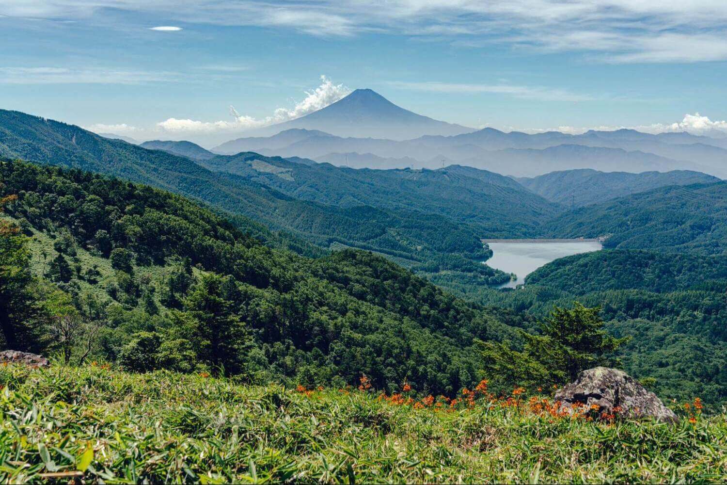 富士望む黄金の絶景稜線へ！大菩薩嶺で体感する歴史と山歩きの極意