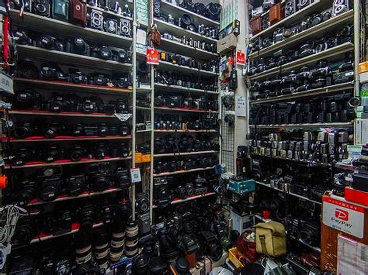 秋葉原のインティアズカメラマーケット完全ガイド - 中古カメラ好き必訪の聖地