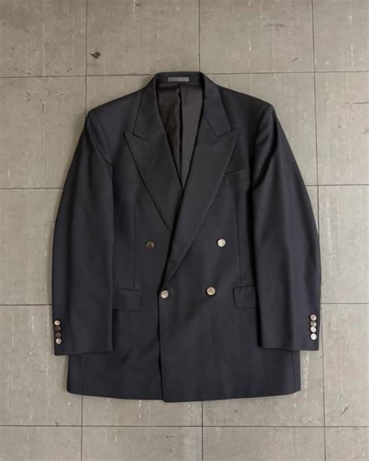 ブレザーを小さくする方法｜自分でできる縫い直しとプロへの依頼術