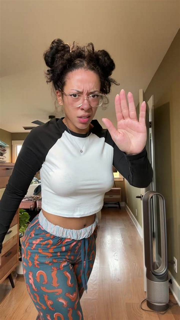Lunar Liv Ass Clap: What It Means, Where It Came From, and Why It’s Trending