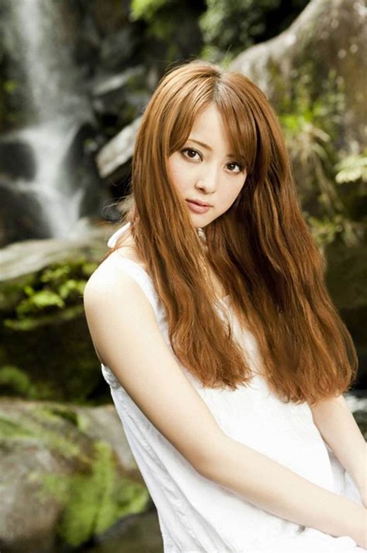 松木里菜の水着姿：グラビアから私服まで、その魅力を徹底解説